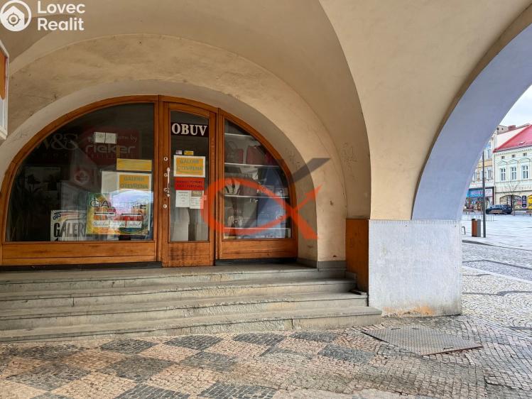 Prodej obchodního prostoru Valašské Meziříčí, Náměstí č. 3