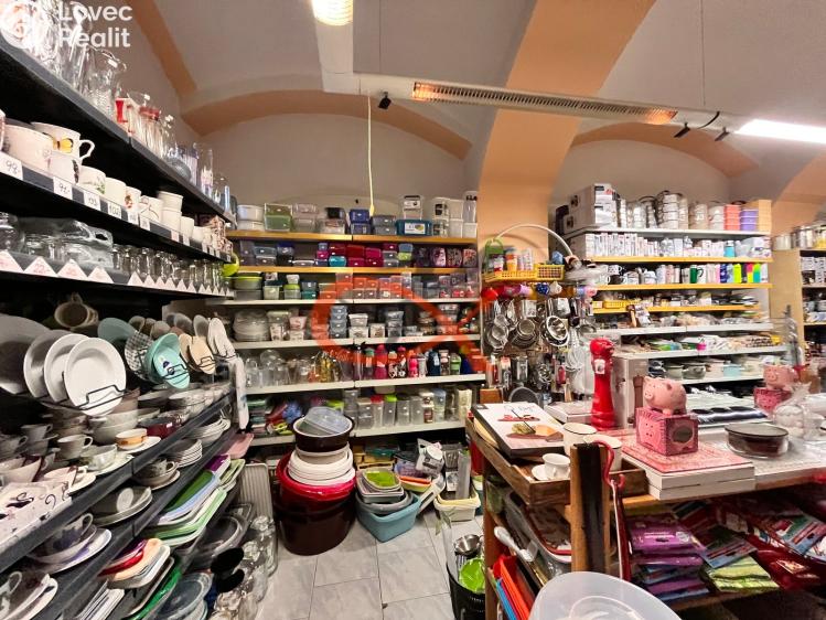 Prodej obchodního prostoru Valašské Meziříčí, Náměstí č. 7