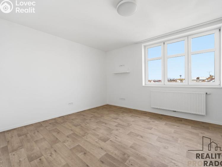 Pronájem bytu 1+KK Pardubice, Teplého 1375 č. 5