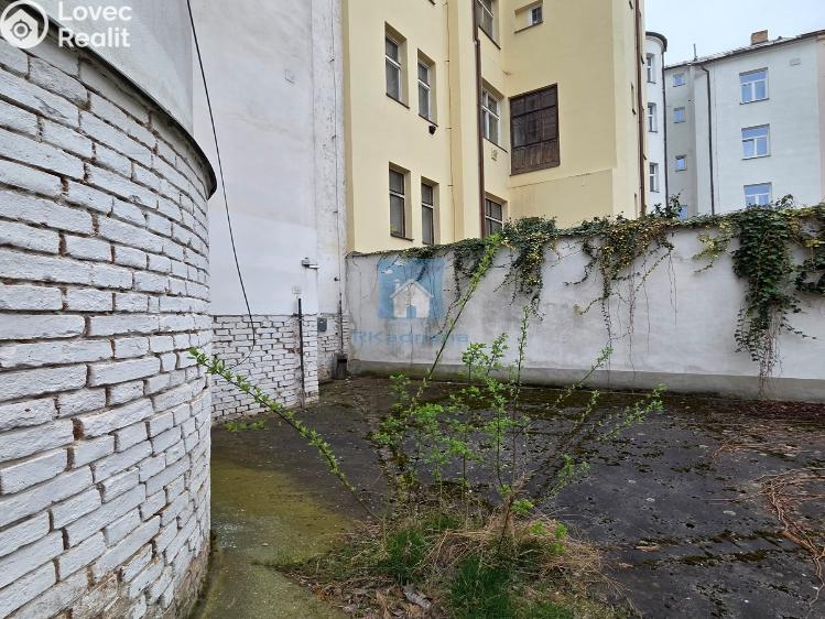 Rent office space Plzeň, Hálkova č. 37