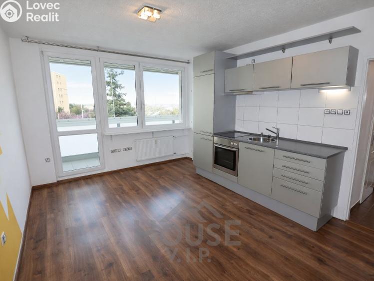 Sale apartment 2+KK Praha, Podle Kačerova č. 10