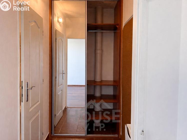 Sale apartment 2+KK Praha, Podle Kačerova č. 7