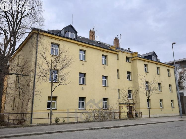 Sale apartment 1+KK Praha, V domově č. 1