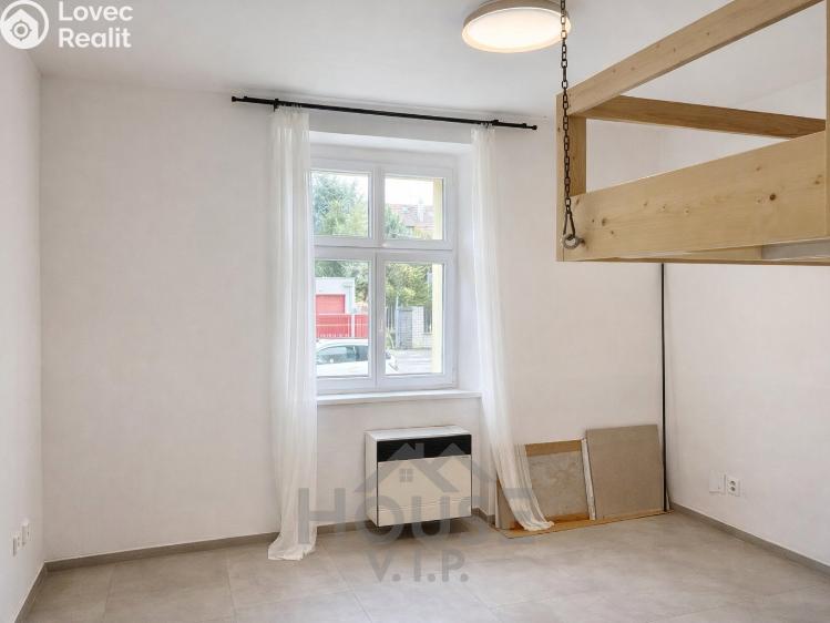 Sale apartment 1+KK Praha, V domově č. 2