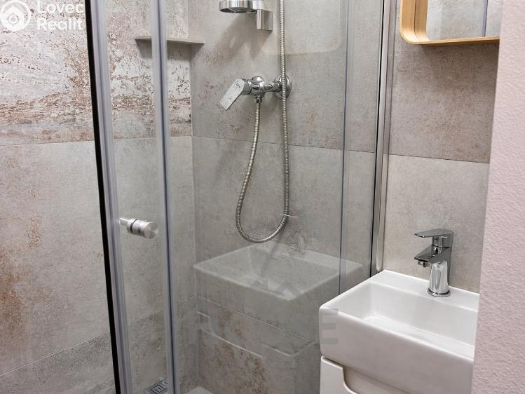 Sale apartment 1+KK Praha, V domově č. 5