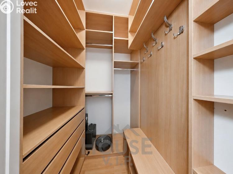 Sale apartment 1+KK Praha, Poděbradská č. 3