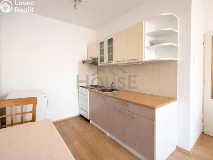 Sale apartment 2+KK Praha, Teplická č. 1