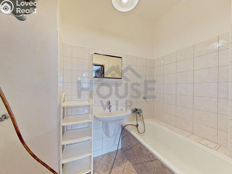 Sale apartment 2+KK Praha, Za Strahovem č. 13