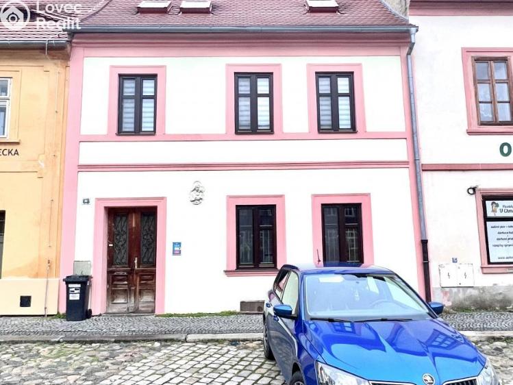 Sale multi-gen house Žatec, Žižkovo náměstí 86 č. 1