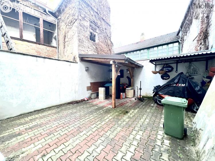 Sale multi-gen house Žatec, Žižkovo náměstí 86 č. 27