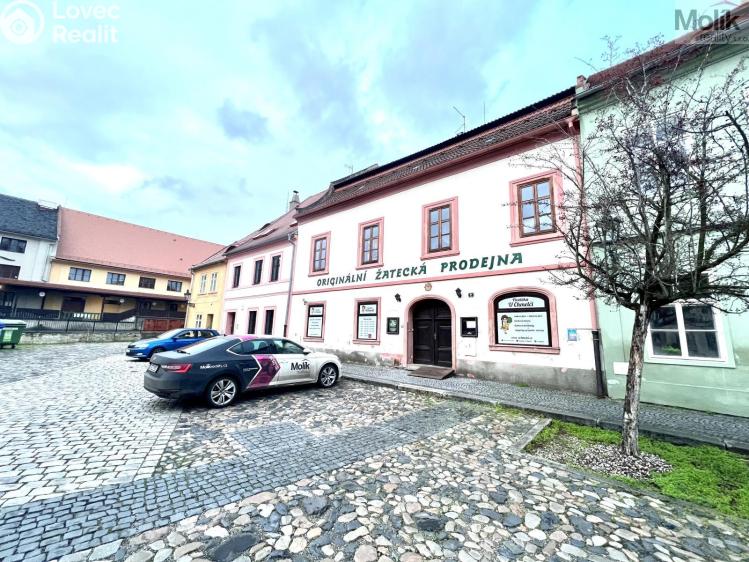 Sale multi-gen house Žatec, Žižkovo náměstí 86 č. 38