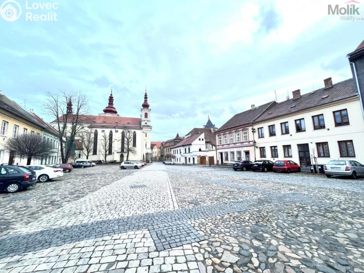 Sale multi-gen house Žatec, Žižkovo náměstí 86 č. 39