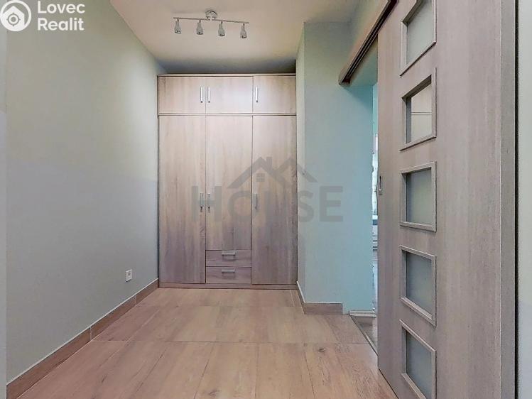 Prodej bytu 4+1 Praha, Mezi školami č. 10