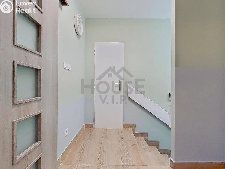 Prodej bytu 4+1 Praha, Mezi školami č. 11