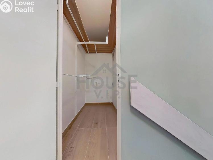 Prodej bytu 4+1 Praha, Mezi školami č. 12