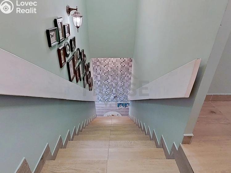 Prodej bytu 4+1 Praha, Mezi školami č. 13