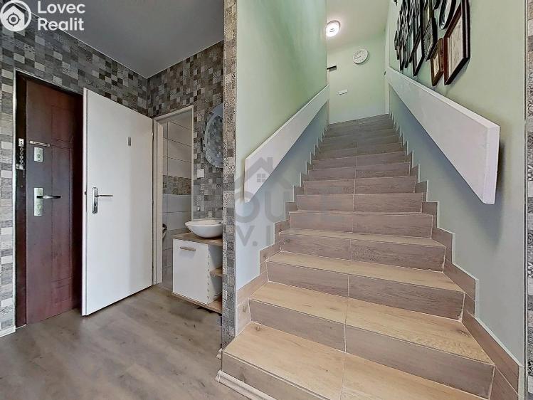 Prodej bytu 4+1 Praha, Mezi školami č. 14