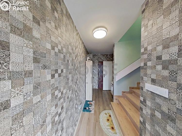 Prodej bytu 4+1 Praha, Mezi školami č. 17