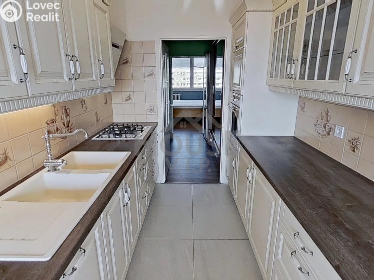 Prodej bytu 4+1 Praha, Mezi školami č. 22