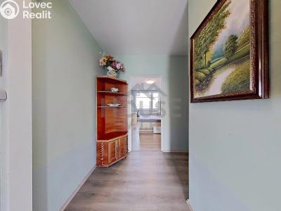 Sale apartment 4+1 Praha, Mezi školami č. 9