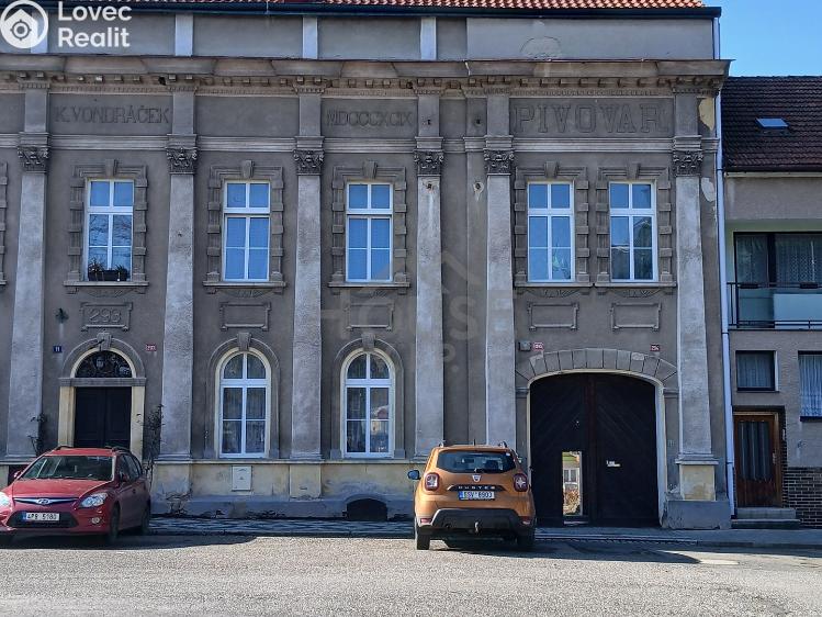 Sale multi-gen house Kostelec nad Labem, nám. Komenského č. 1