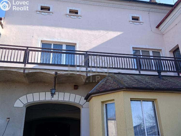 Sale multi-gen house Kostelec nad Labem, nám. Komenského č. 3