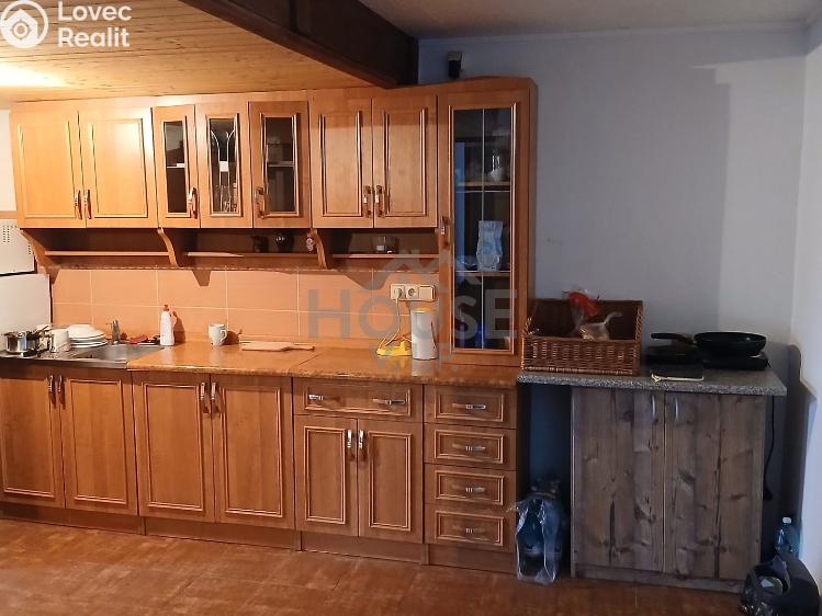 Sale multi-gen house Kostelec nad Labem, nám. Komenského č. 4