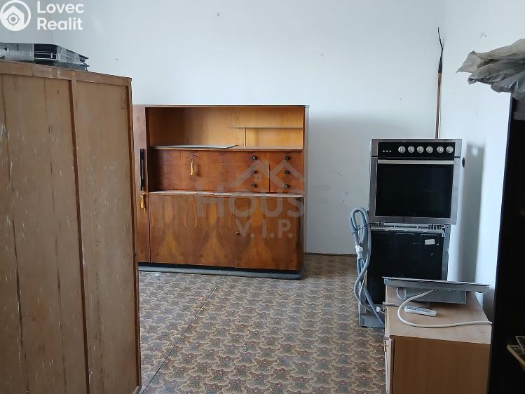 Sale multi-gen house Kostelec nad Labem, nám. Komenského č. 7