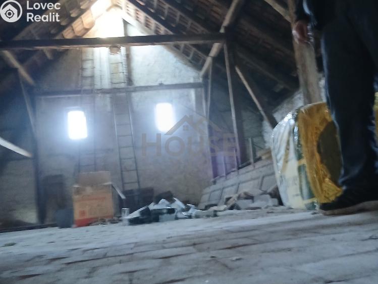 Sale multi-gen house Kostelec nad Labem, nám. Komenského č. 9