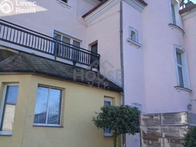 Sale multi-gen house Kostelec nad Labem, nám. Komenského č. 2