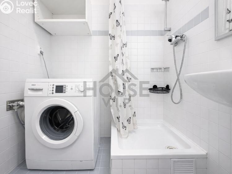 Sale apartment 2+KK Praha, Rotavská č. 4