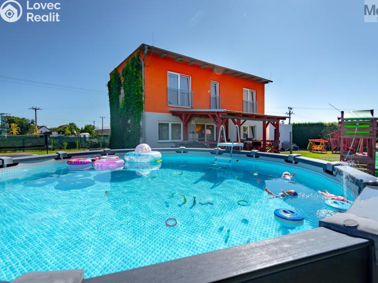 Продажа семейного дома Obříství, Povodňová 301 č. 12