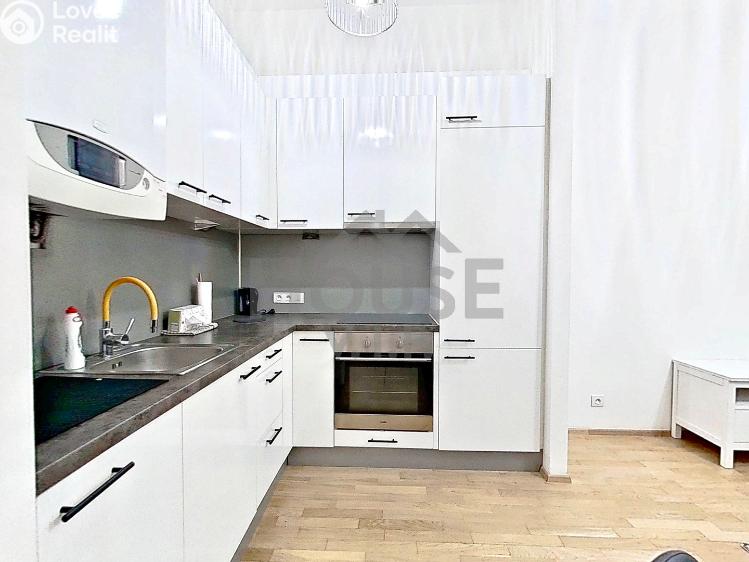 Sale apartment 2+KK Praha, Bořivojova č. 4