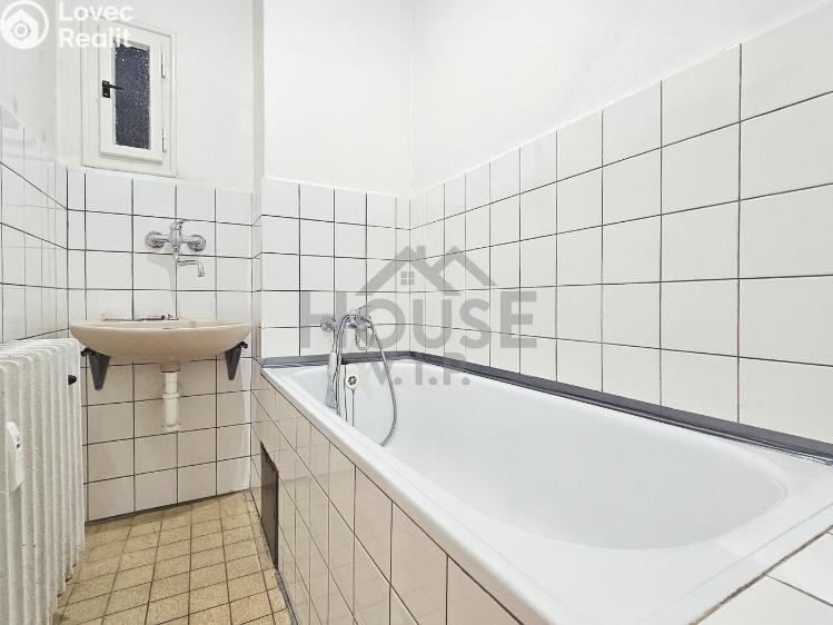 Prodej bytu 2+1 Praha, 28. pluku č. 3