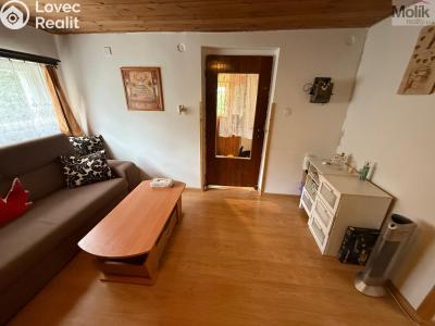 Sale hut Křesín č. 5