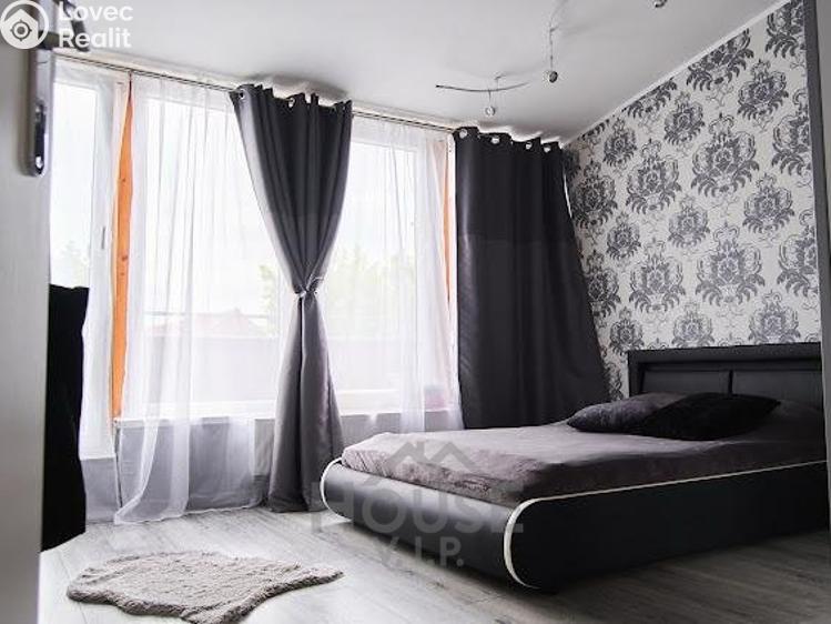 Продажа семейного дома Jenštejn, Hradní č. 23