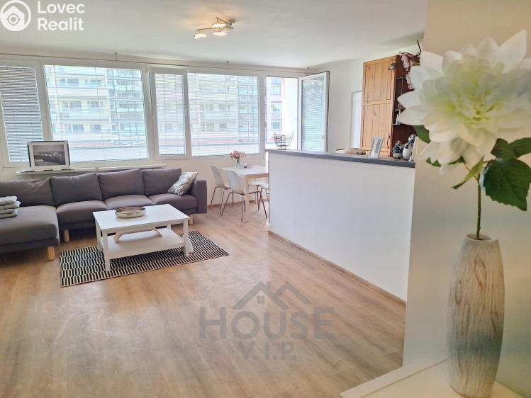 Pronájem bytu 4+KK Praha, Kazašská č. 26