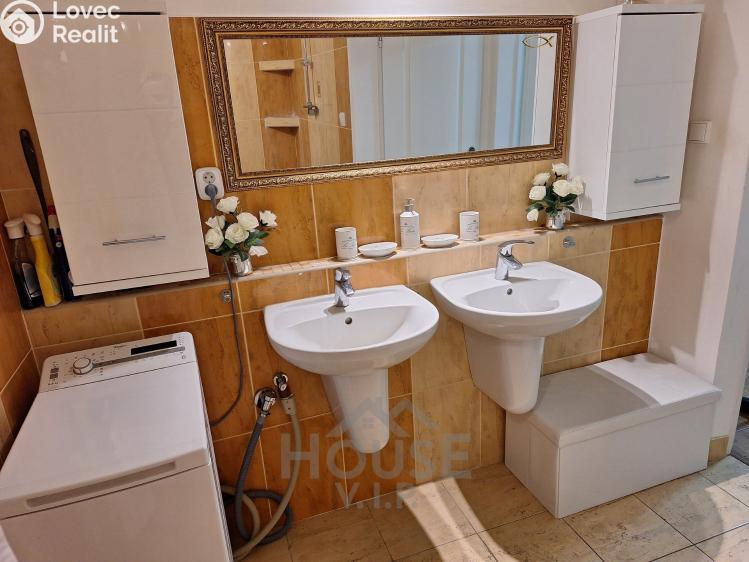 Pronájem bytu 4+KK Praha, Kazašská č. 7