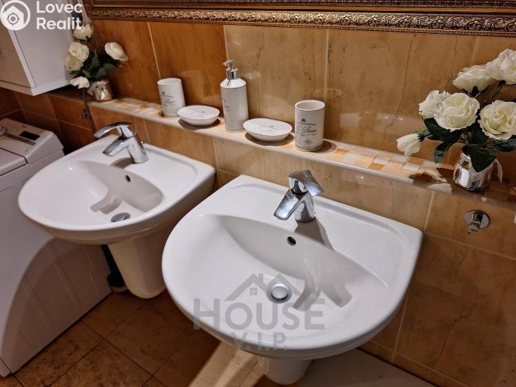 Pronájem bytu 4+KK Praha, Kazašská č. 8