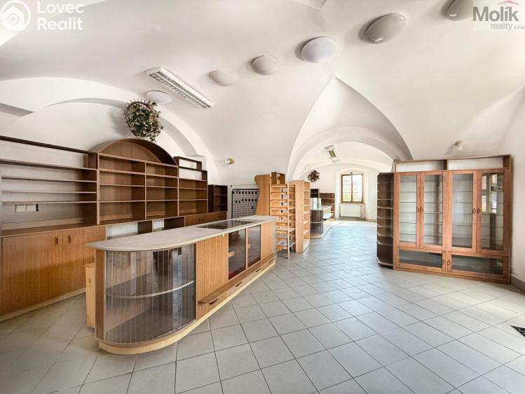 Rent commercial space Osek, náměstí Klášterní č. 4