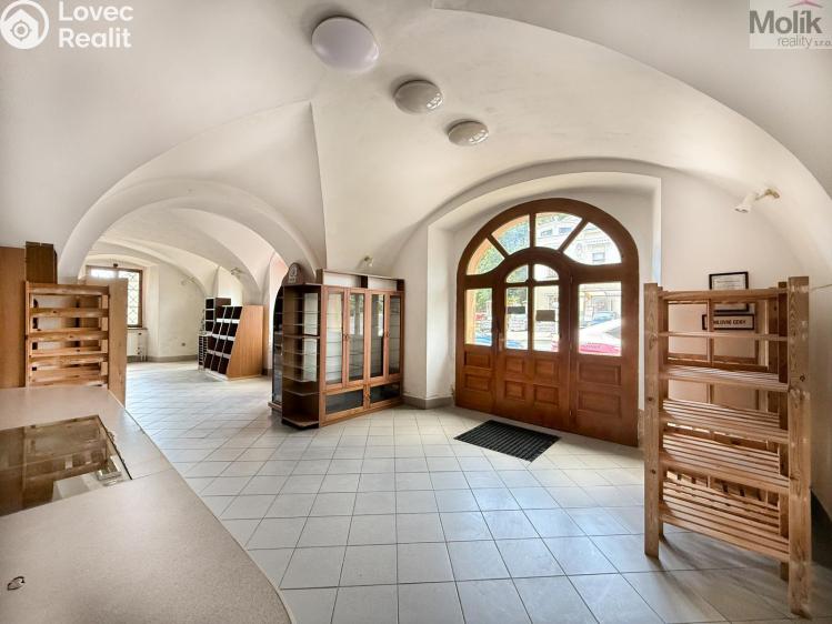 Rent commercial space Osek, náměstí Klášterní č. 8