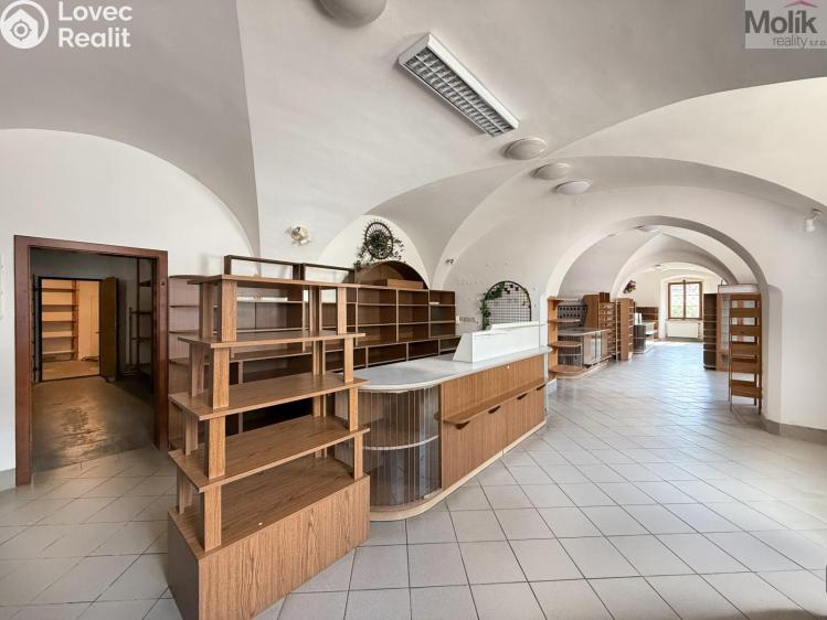 Rent commercial space Osek, náměstí Klášterní č. 9