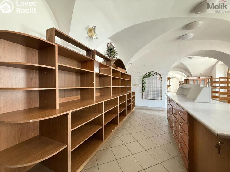 Rent commercial space Osek, náměstí Klášterní č. 11