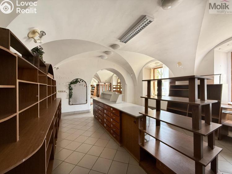 Rent commercial space Osek, náměstí Klášterní č. 12