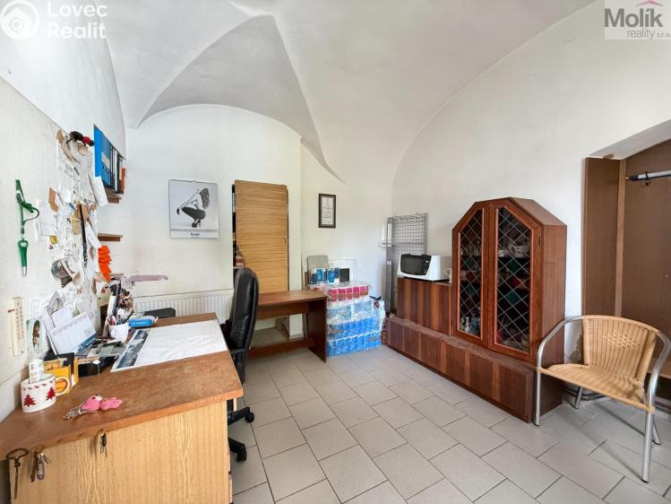 Rent commercial space Osek, náměstí Klášterní č. 14