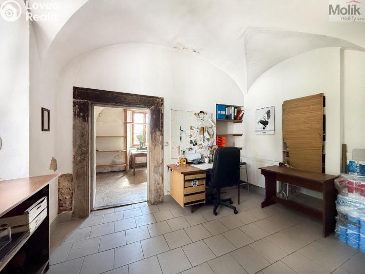 Rent commercial space Osek, náměstí Klášterní č. 16