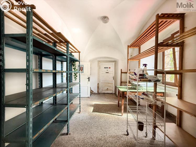 Rent commercial space Osek, náměstí Klášterní č. 17