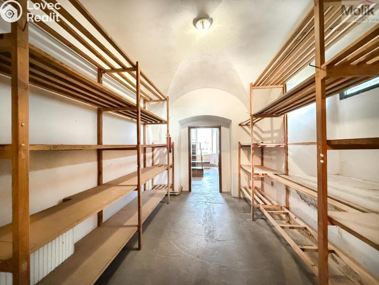 Rent commercial space Osek, náměstí Klášterní č. 19
