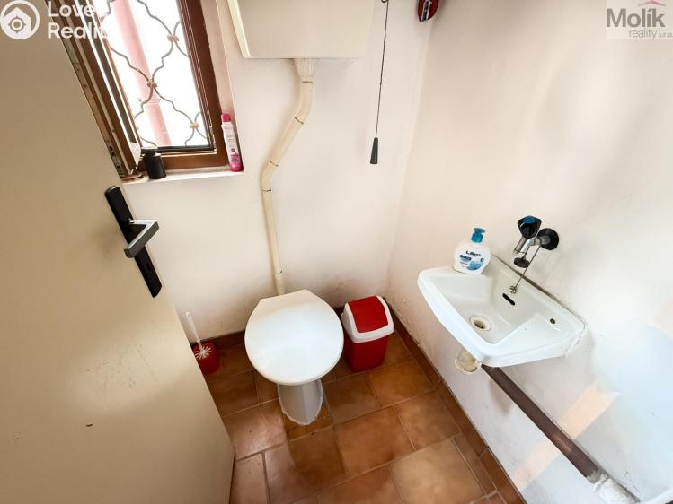 Rent commercial space Osek, náměstí Klášterní č. 23