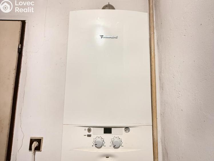 Rent commercial space Osek, náměstí Klášterní č. 24